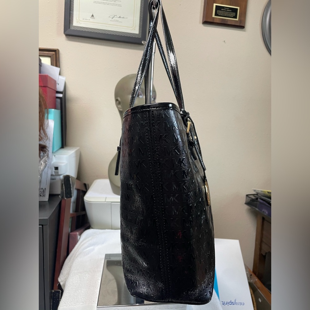 Michael Kors Jet Set Tote - Picture 3 of 7